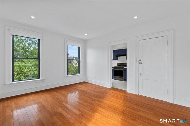 Building Photo - 48 Trumbull St