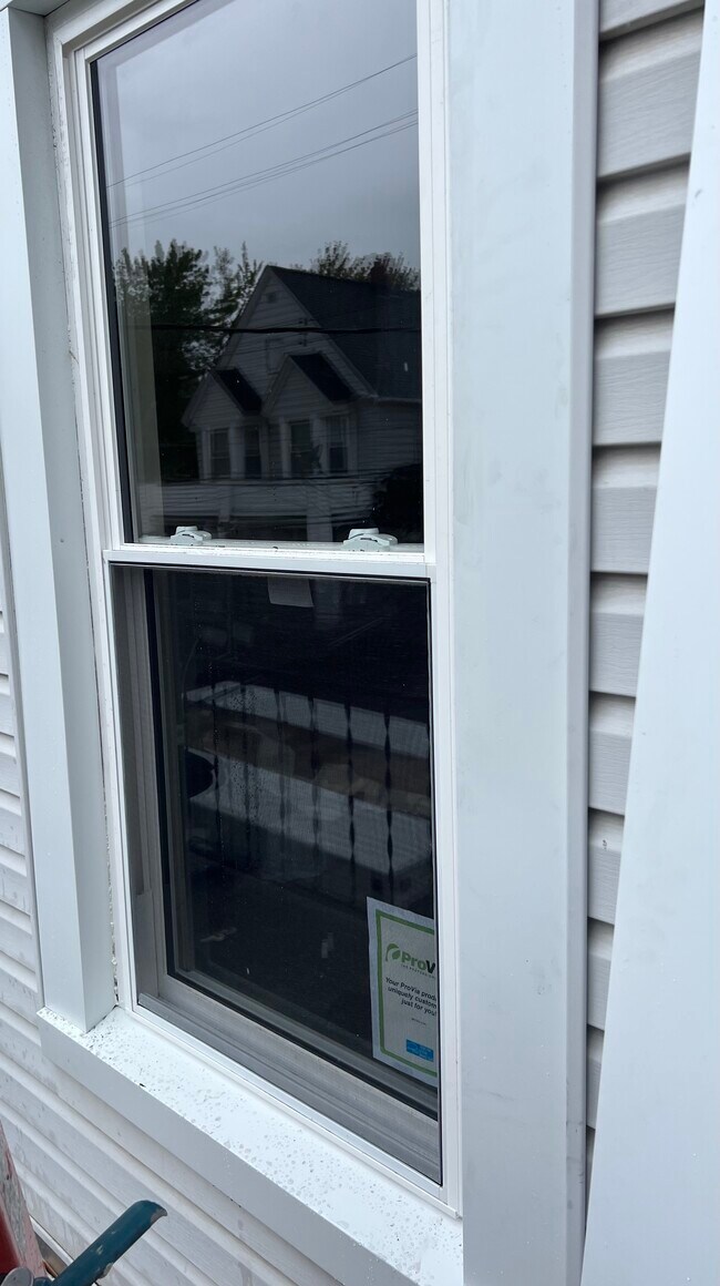 Building Photo - 1926 E 123rd St