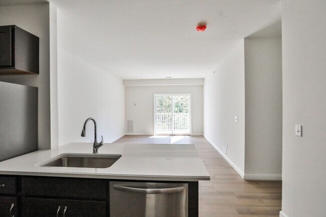 Building Photo - Newly Built Luxury 1 Bed Apartment!