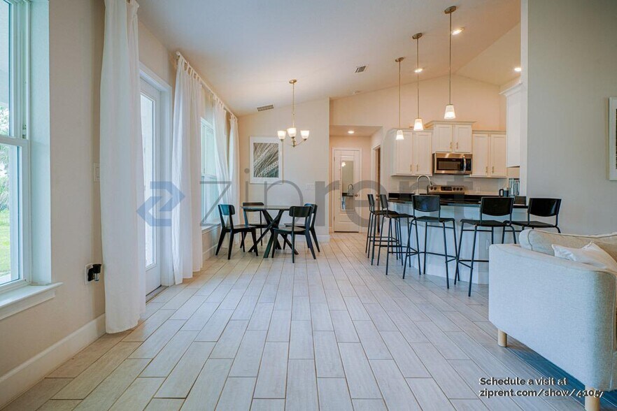 Building Photo - 15329 Aldama Cir