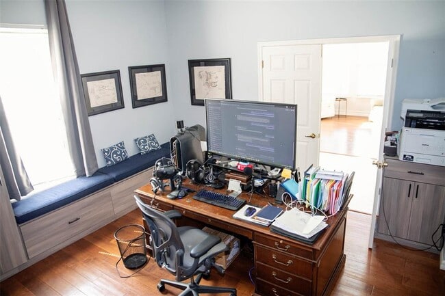 Building Photo - 411 Sycamore St