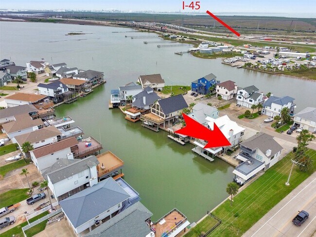 Building Photo - 301 Commander Dr