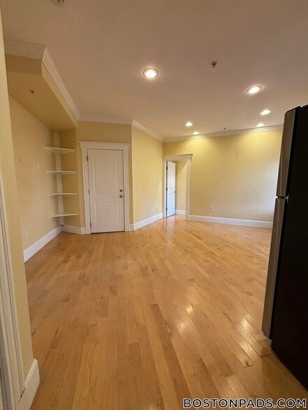 Building Photo - 156 Magazine St