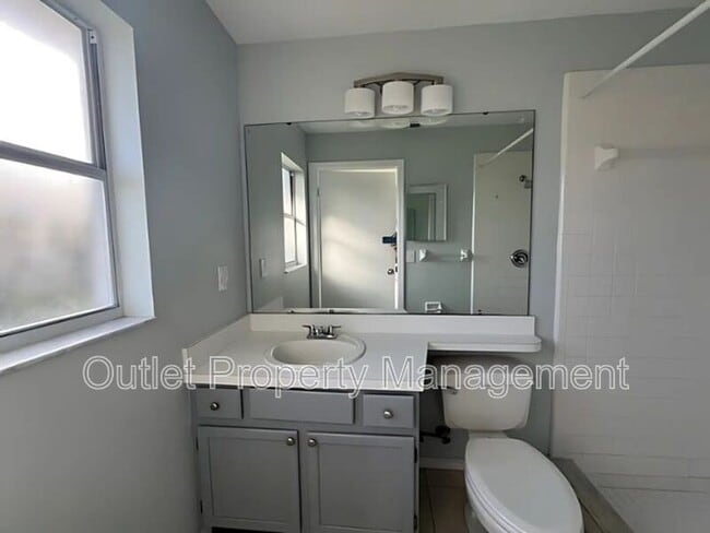 Building Photo - 14796 Laguna Beach Cir