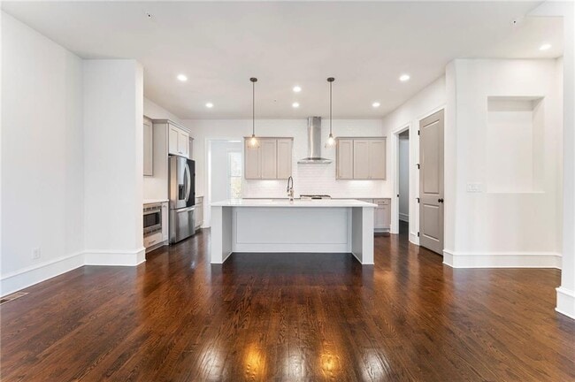 Building Photo - 871 3rd St