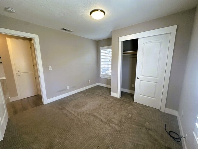 Building Photo - Beautiful 2-Bedroom Home with Large Backyard