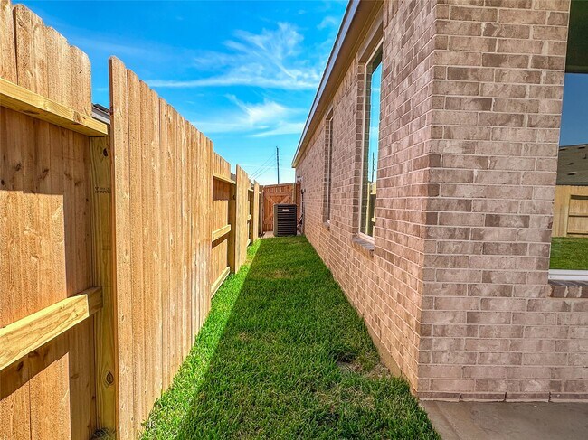 Building Photo - 28606 Bluebonnet Grotto Dr