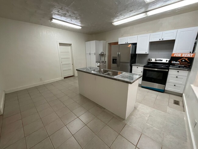 Building Photo - 295 E