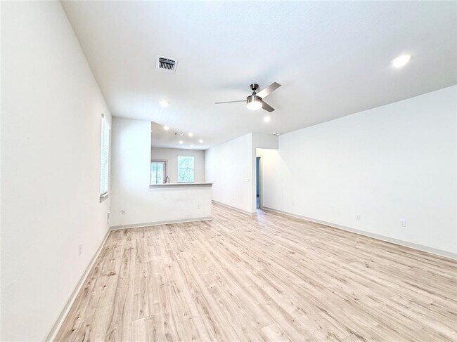 Building Photo - 2000 Daleside Ln