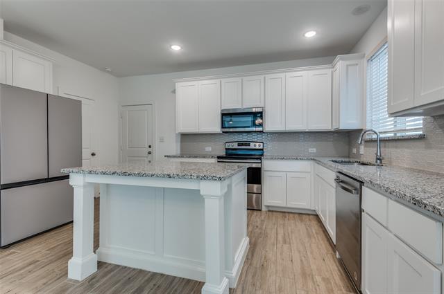 Building Photo - 327 Oakbend Dr