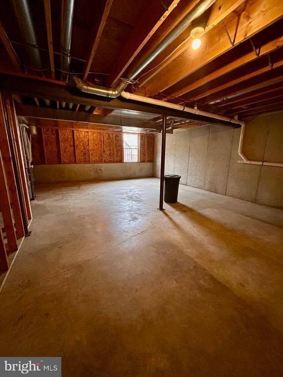 Building Photo - 2005 Greystone Dr