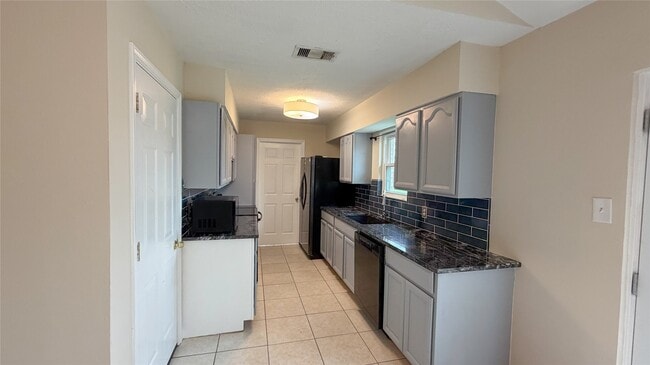 Building Photo - 1808 Dolphin Dr