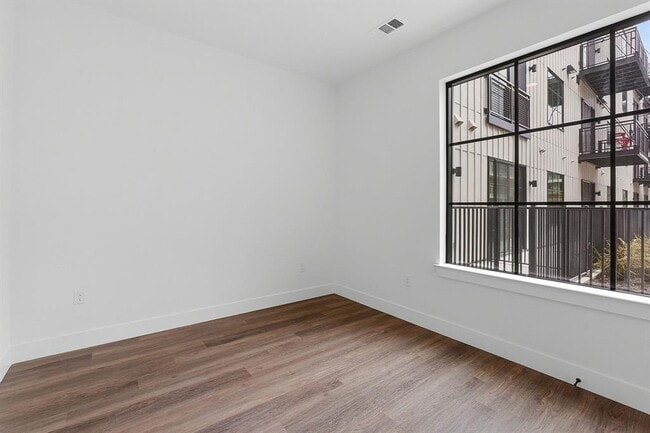 Building Photo - 4315 S Congress Ave