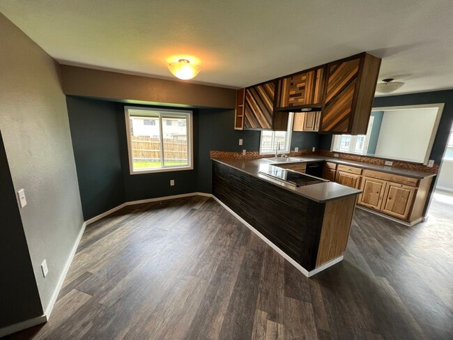 Building Photo - 610-612 12th St NE