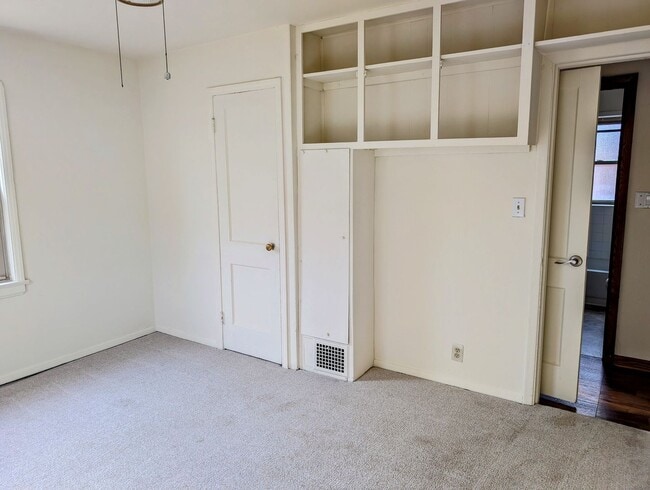 Building Photo - Adorable Belmont Home with Basement - AVAILABLE NOW!