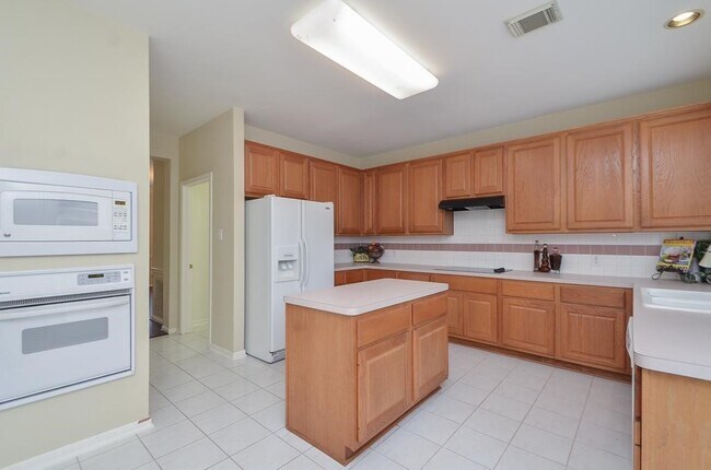 Building Photo - 20735 Fawnbrook Ct