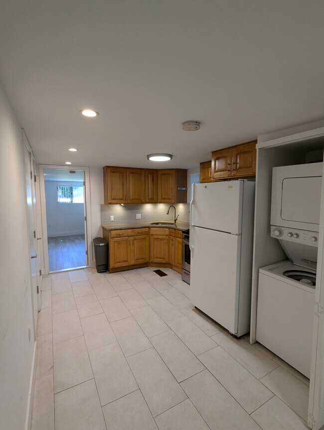 Kitchen & Washer/Drier - 274 17th St