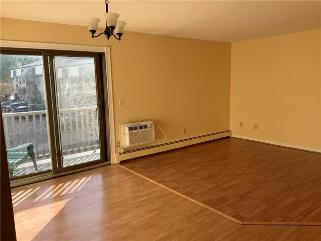 Building Photo - 23 Village Ct