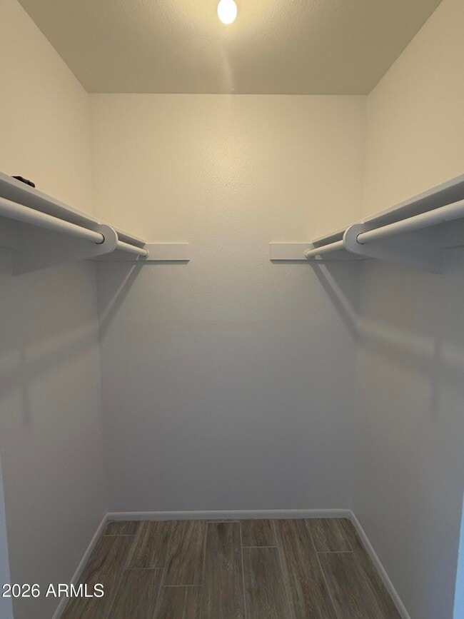 Building Photo - 4140 W Paradise Dr