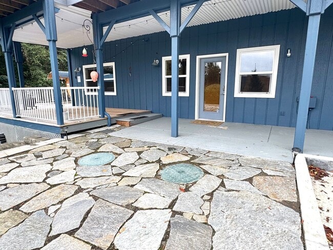 Building Photo - 2-Bed 2 bath Gig Harbor Retreat w/ Sauna &...