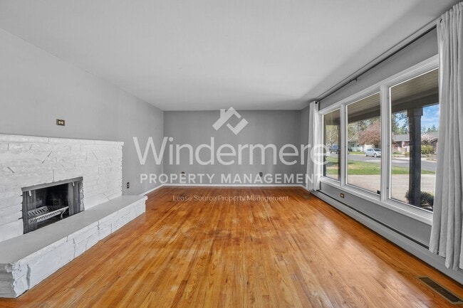Building Photo - Fantastic Updated South Hill Rancher 3 Bedroom 2 Bath with Hardwood throughout