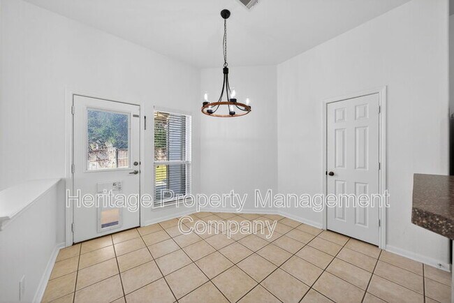 Building Photo - 1115 Willow Knoll