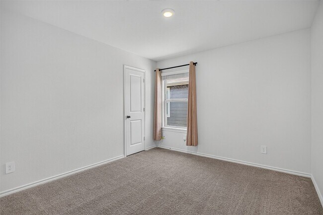 Building Photo - 149 Boxwood Dr