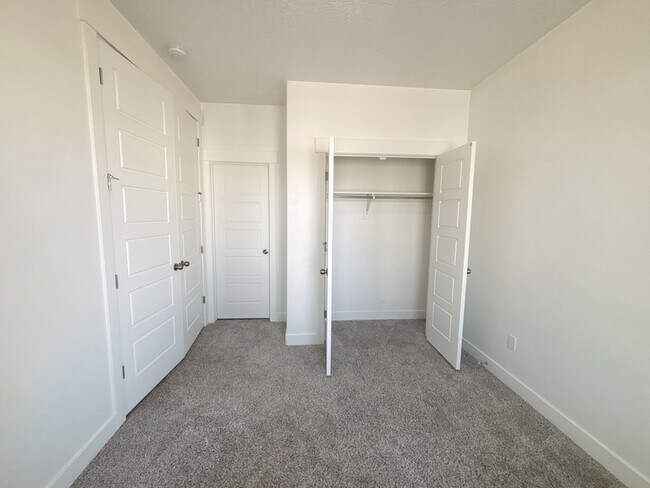 Building Photo - 6086 W Esker Terrace Ln