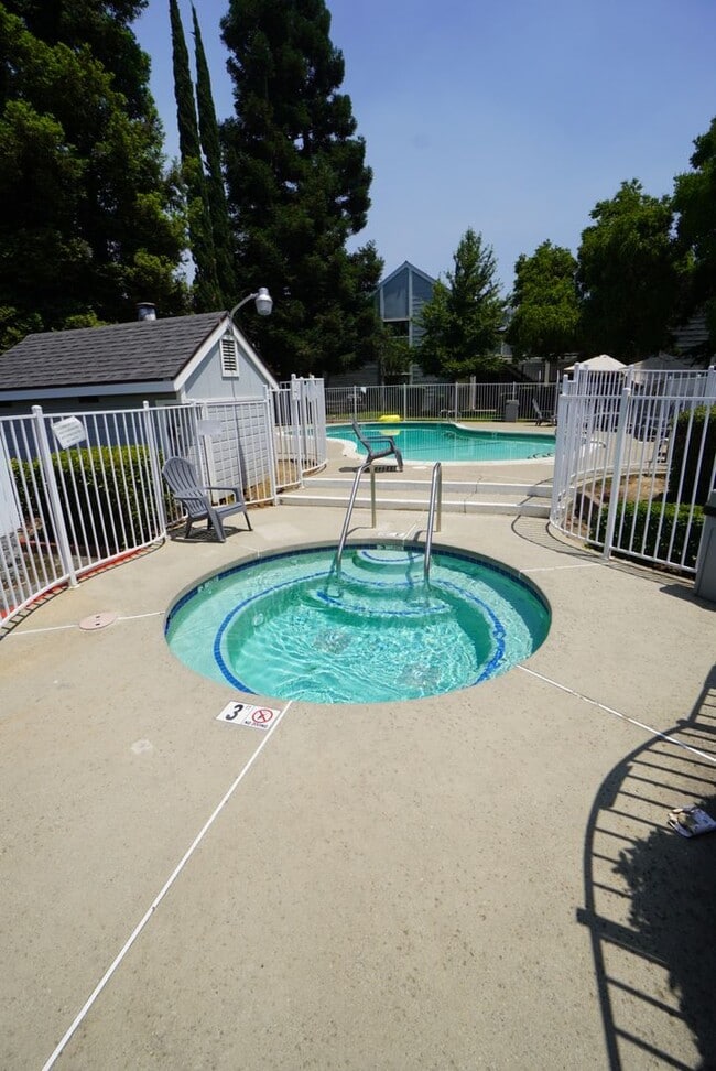 Building Photo - 2 Bedroom 2 Bathroom Condo in Citrus Heights