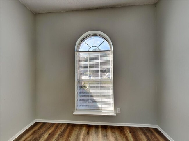 Building Photo - 3 BR/2BA | Renovated Single Family Home | 2-Car Garage |Private backyard