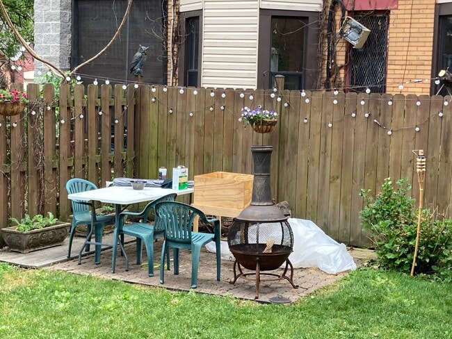 Building Photo - 327 S Pacific Ave