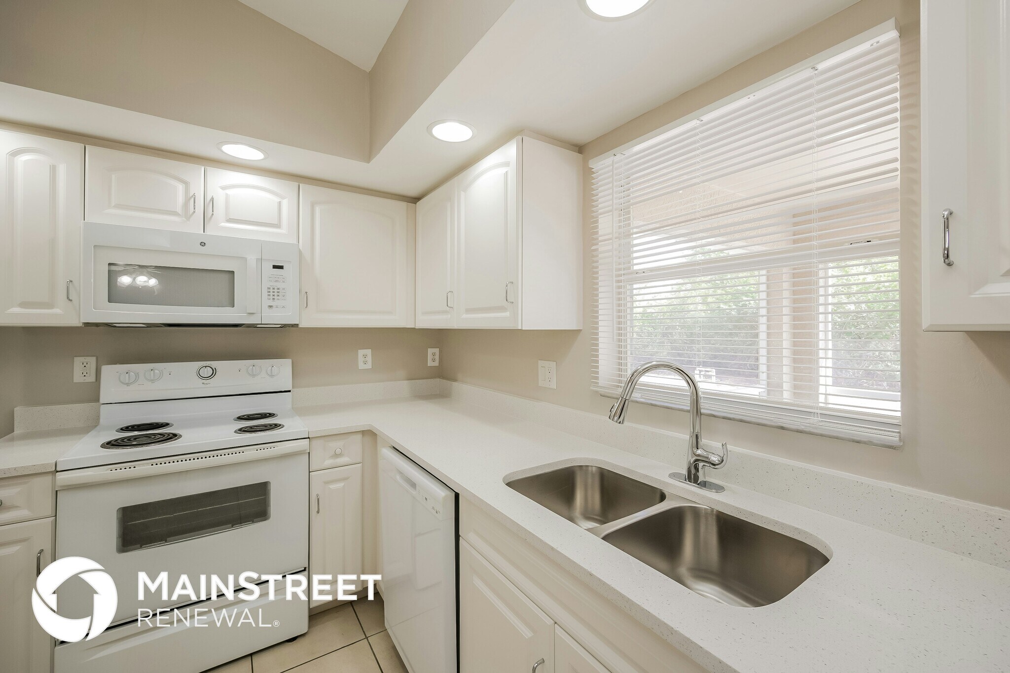 Building Photo - 448 Reading St