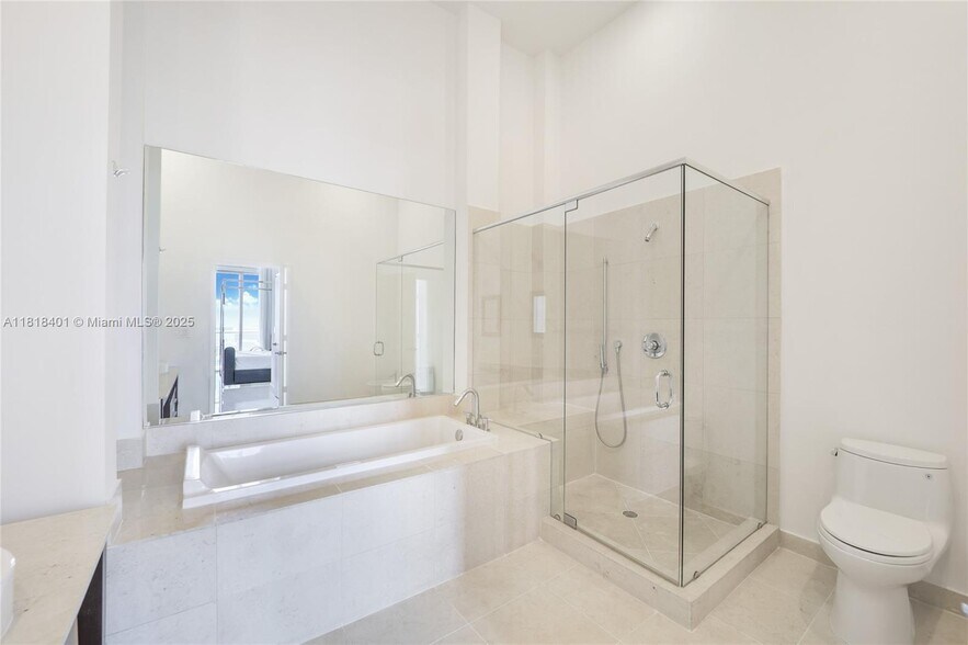 Building Photo - 475 Brickell Ave