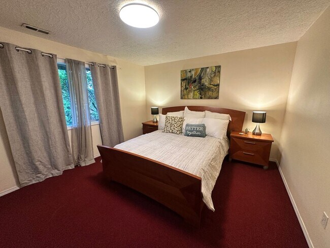 Building Photo - 14441 NE Morris Ct