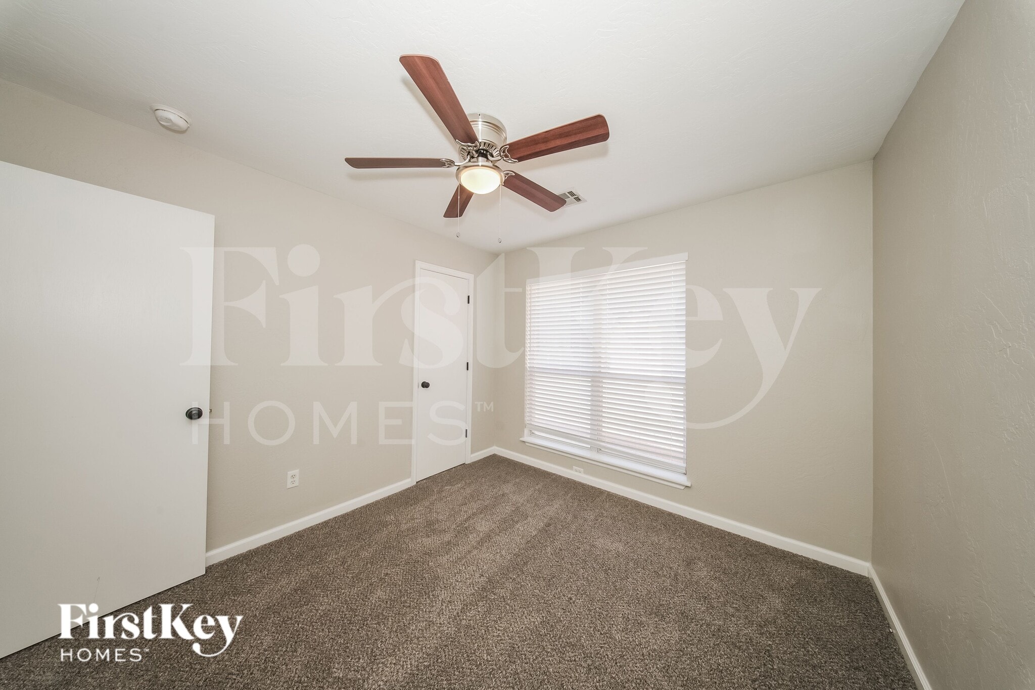 Building Photo - 12533 Youngs Pl