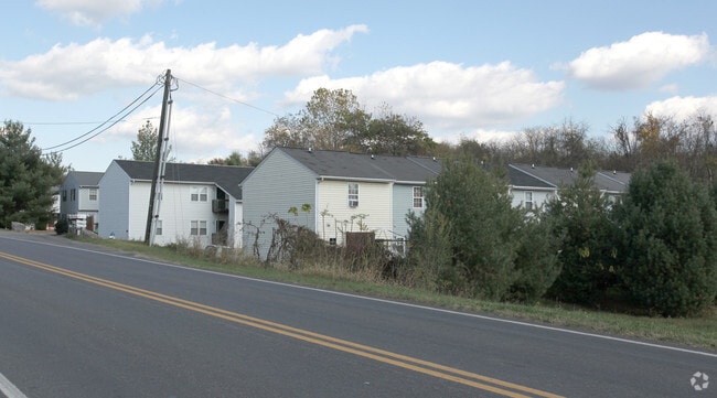 Building Photo - 5661 Hollins Rd