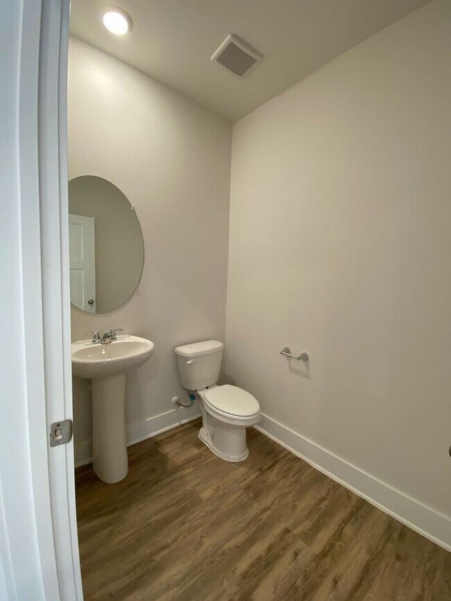 Building Photo - **Coming Soon! **Gorgeous and spacious!