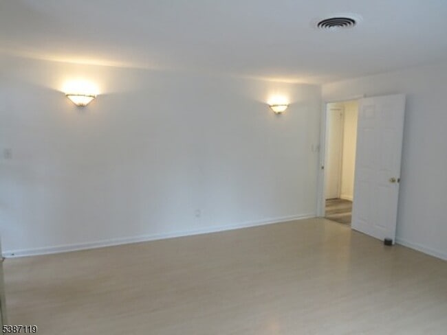 Building Photo - 84 Corabelle Ave