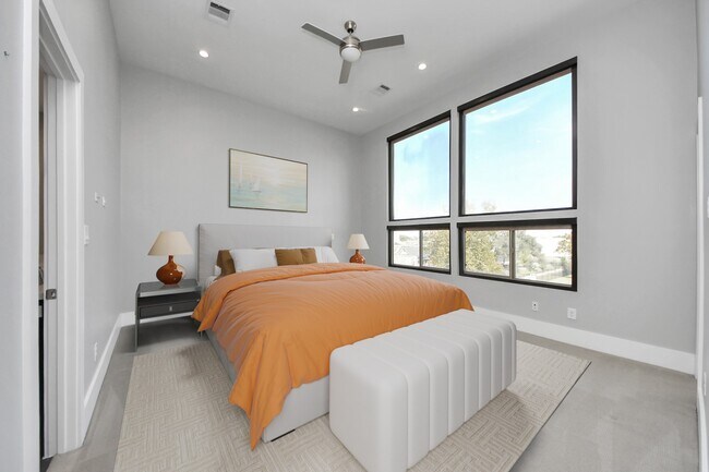 Building Photo - 3204 Sherman St