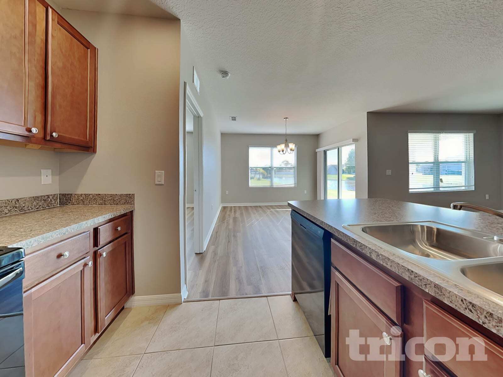 Building Photo - 991 Summer Glen Dr