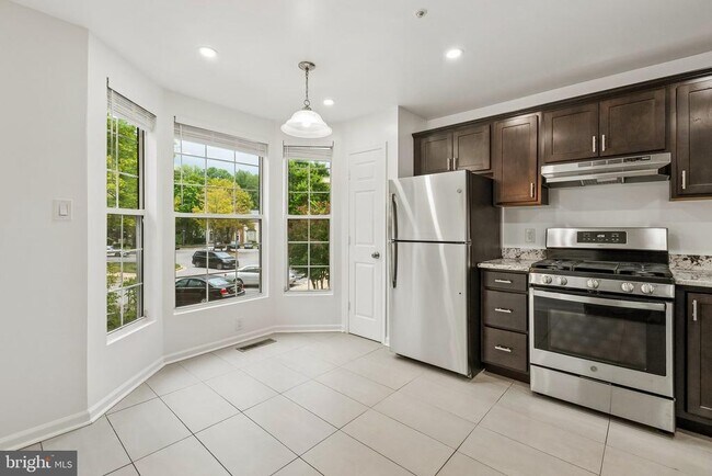 Building Photo - 10737 Kitchener Ct