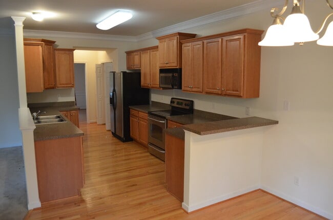 Building Photo - 4000 Oakleaf Rd