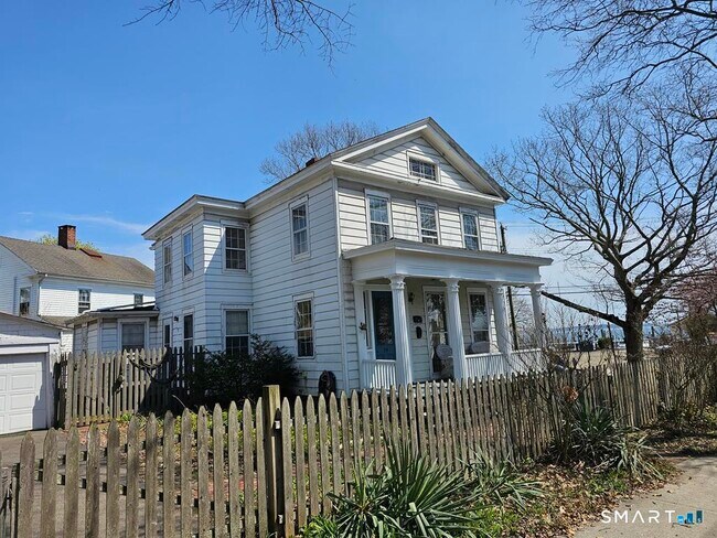 Building Photo - 19 Howard Ave