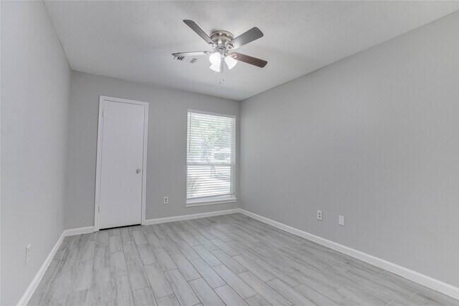 Building Photo - 128 N Deerfoot Cir