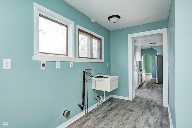 Building Photo - 420 N Irvington Ave