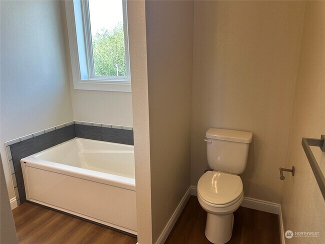 Building Photo - 3155 Sanderling Dr