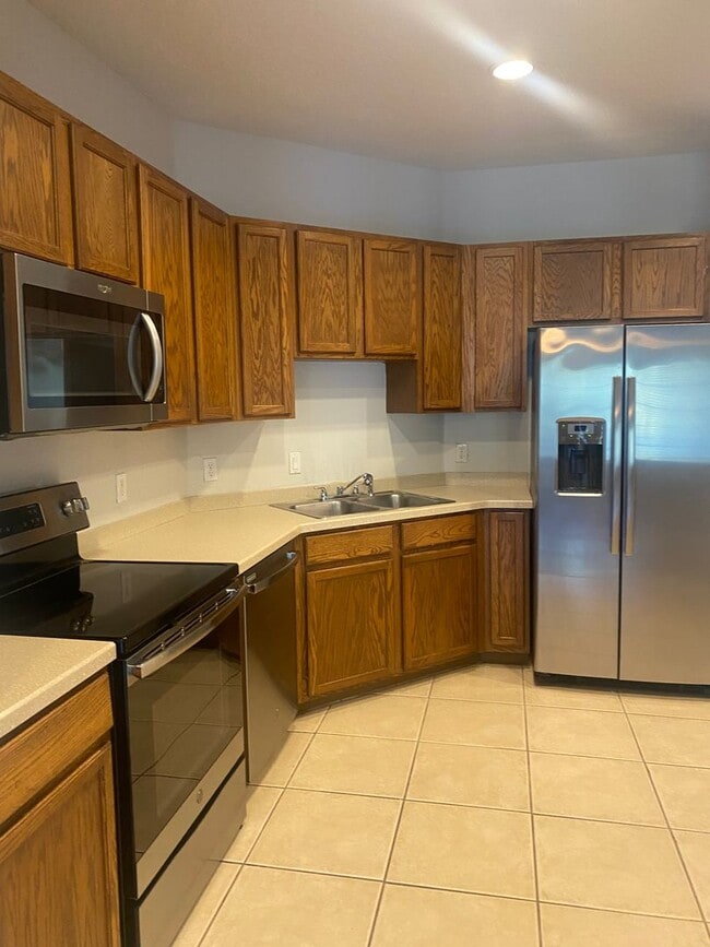 Building Photo - Baldwin Park: Gorgeous 2nd Floor Condo wit...
