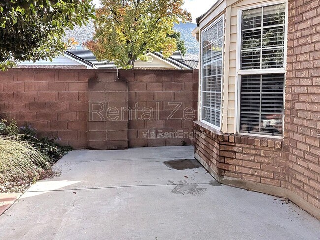 Building Photo - 351 S Valley View Dr