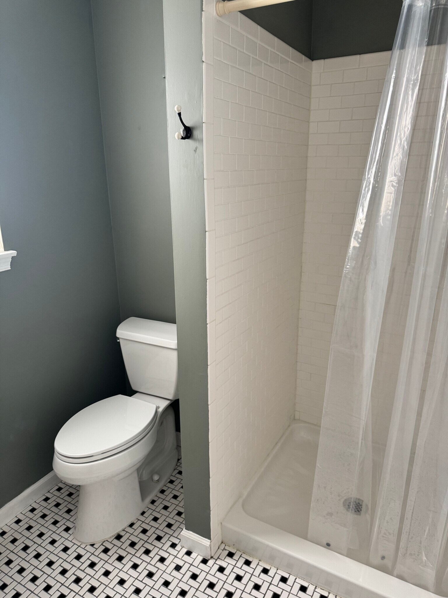 Primary bathroom - 416 Westridge Dr