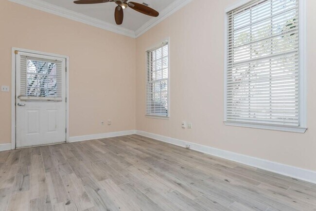 Building Photo - 1231 Wildcliff Cir